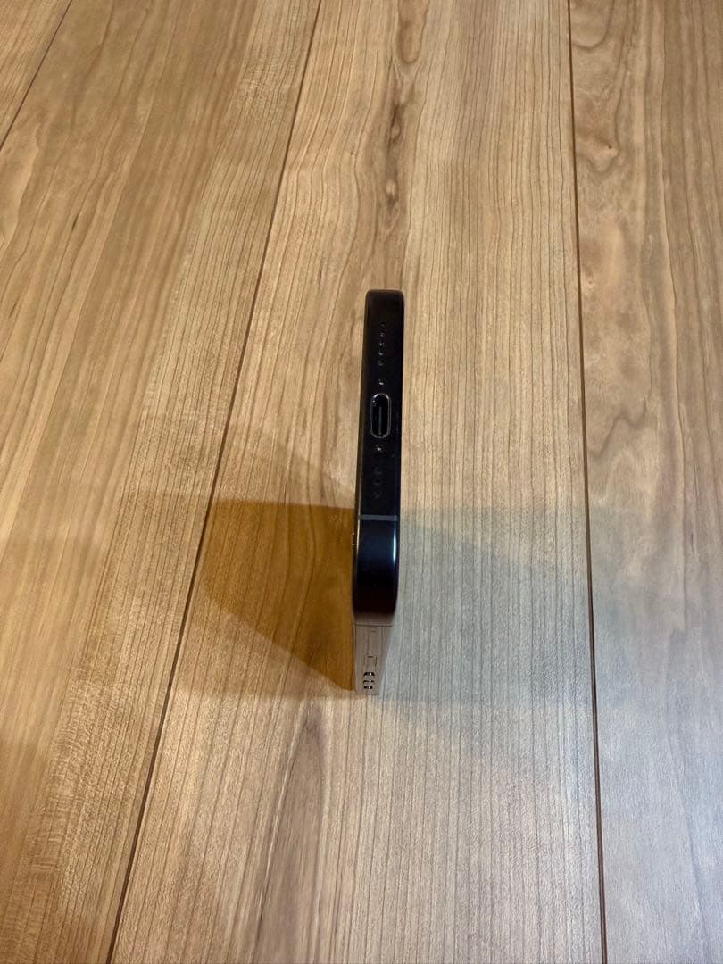 【美品】 iPhone 16 Pro ブラックチタニウム 128GB