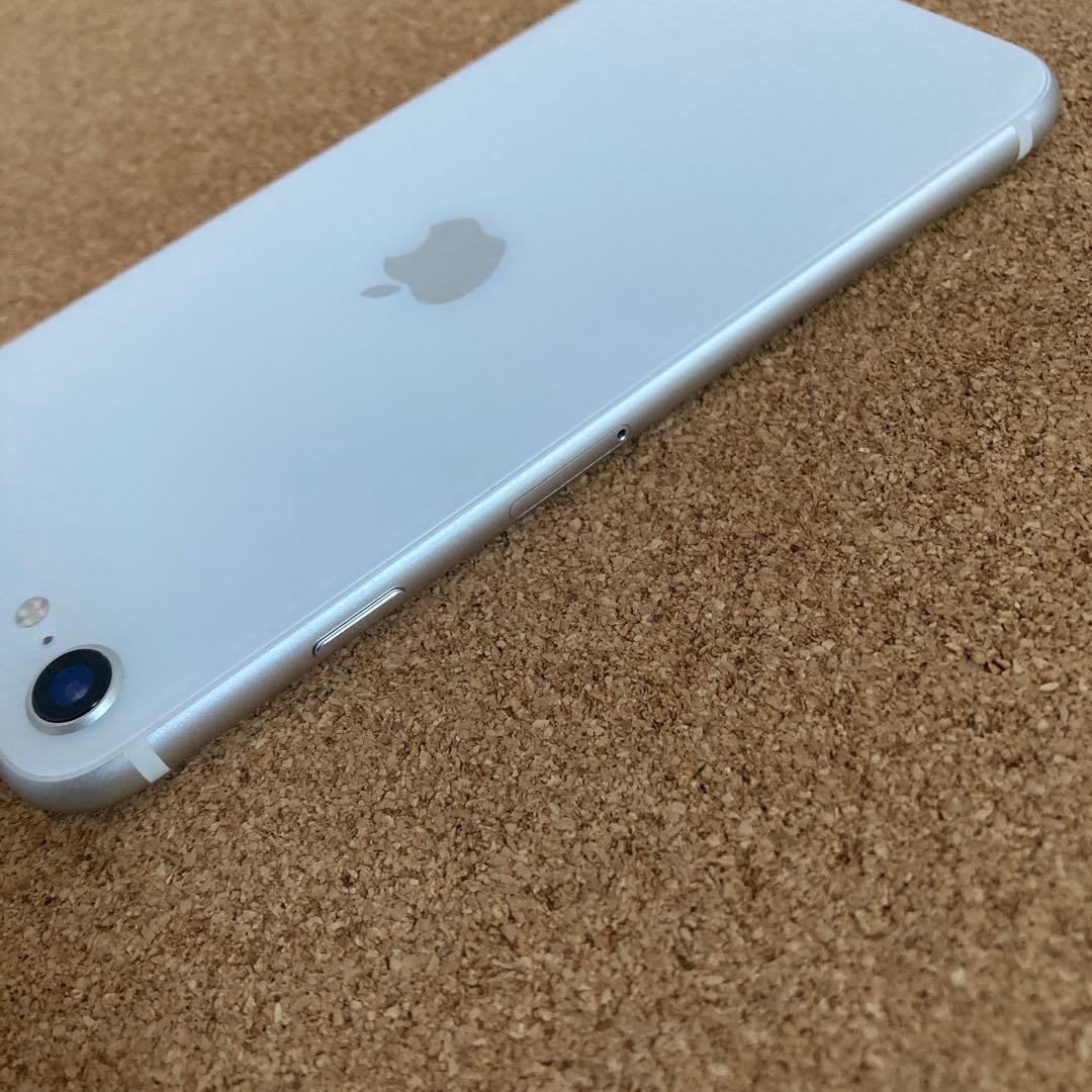4154【早い者勝ち】美品☆電池新品☆iPhoneSE2 64GB SIMフリー
