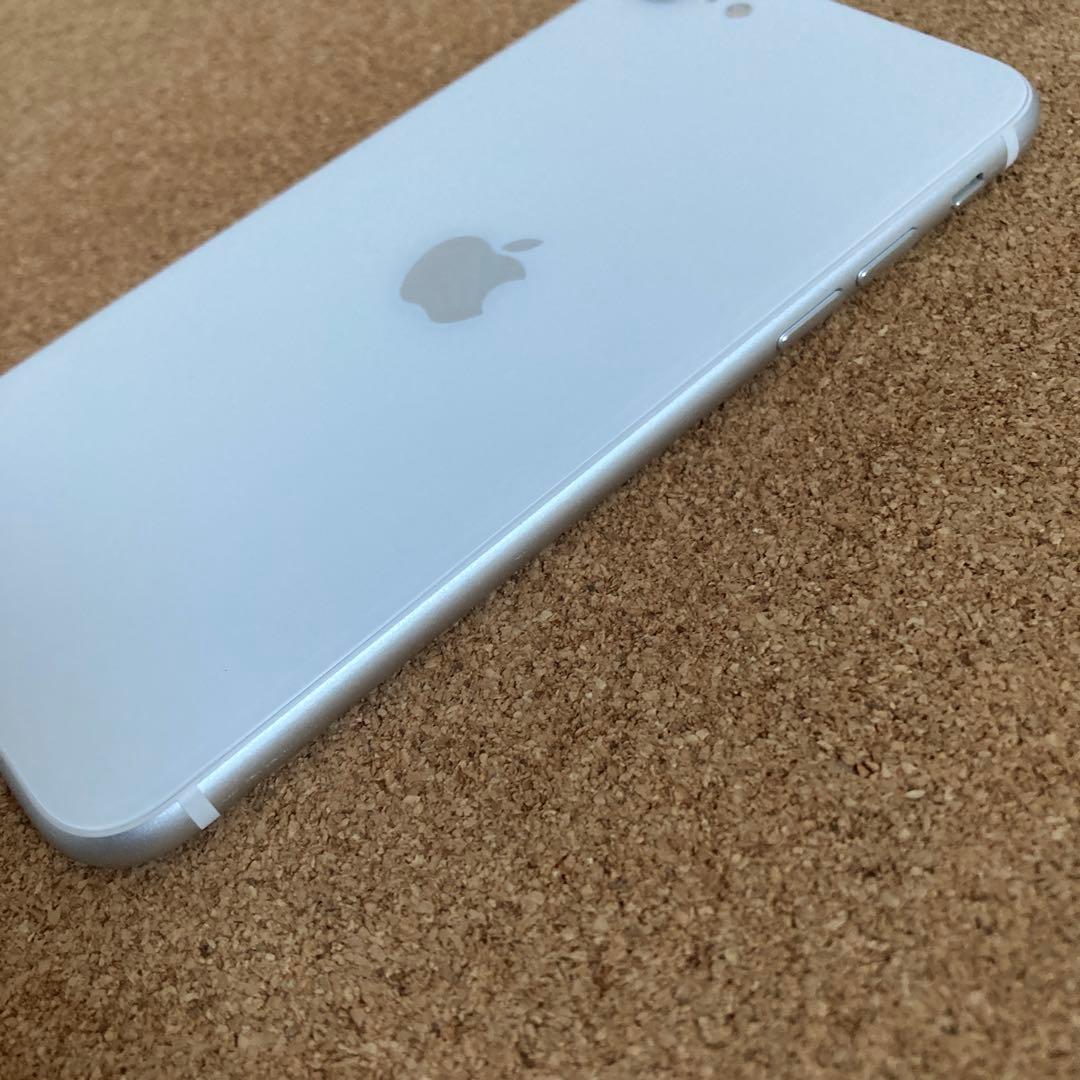 4154【早い者勝ち】美品☆電池新品☆iPhoneSE2 64GB SIMフリー