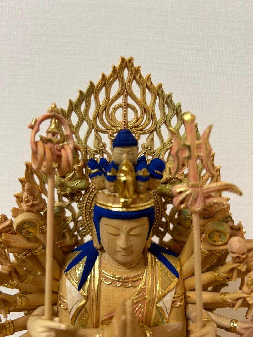千手観音菩薩　金色　木製　新品　美品