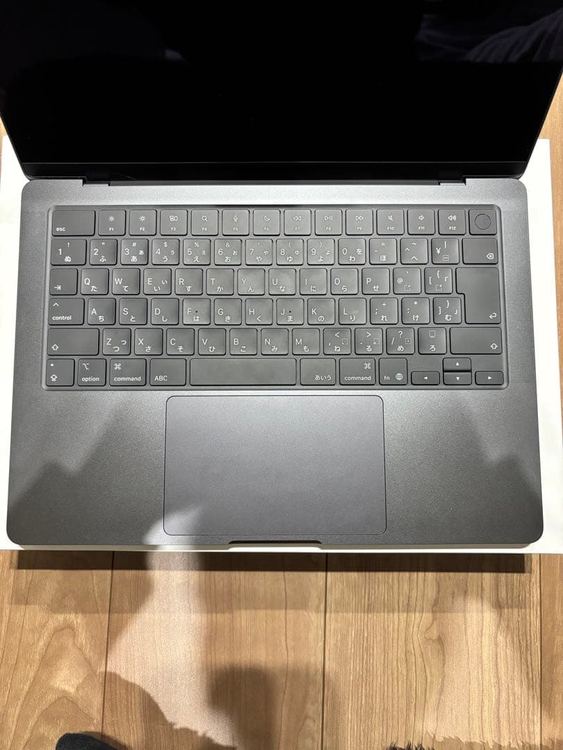 【極美品】　MacBook Pro m5