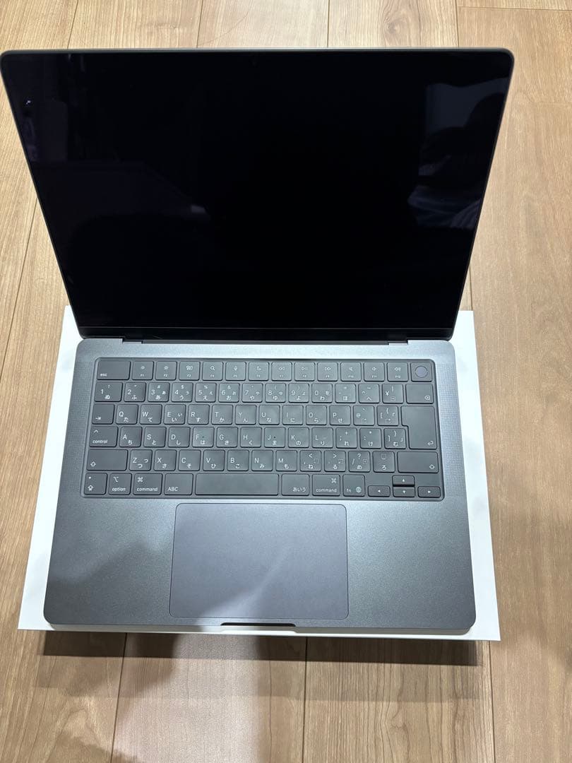 【極美品】　MacBook Pro m5