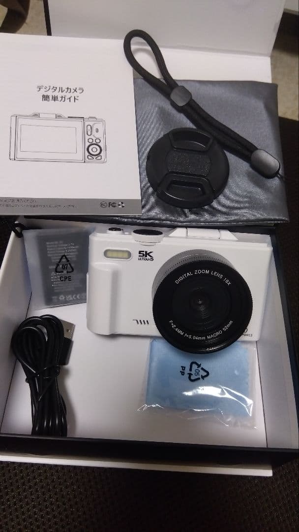 【ほぼ新品】デジカメ白（写真・動画撮影可）5K7500万画素