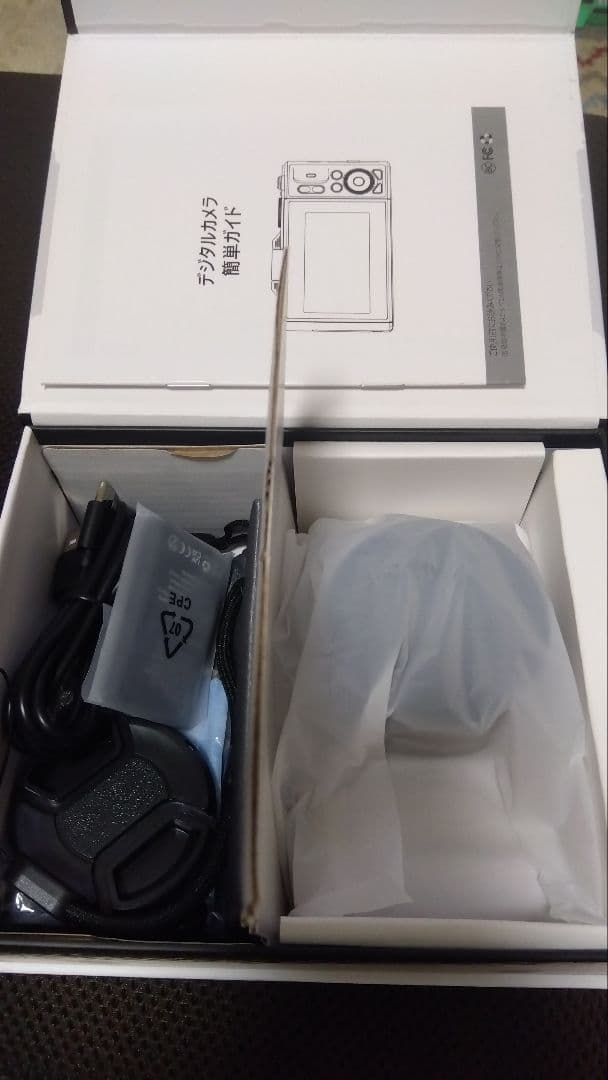 【ほぼ新品】デジカメ白（写真・動画撮影可）5K7500万画素