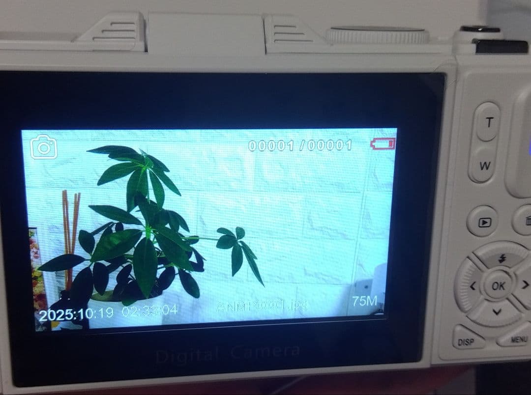 【ほぼ新品】デジカメ白（写真・動画撮影可）5K7500万画素