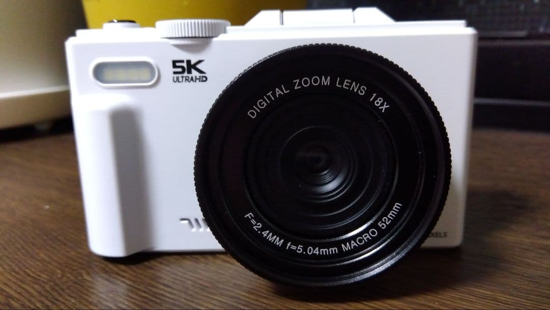 【ほぼ新品】デジカメ白（写真・動画撮影可）5K7500万画素