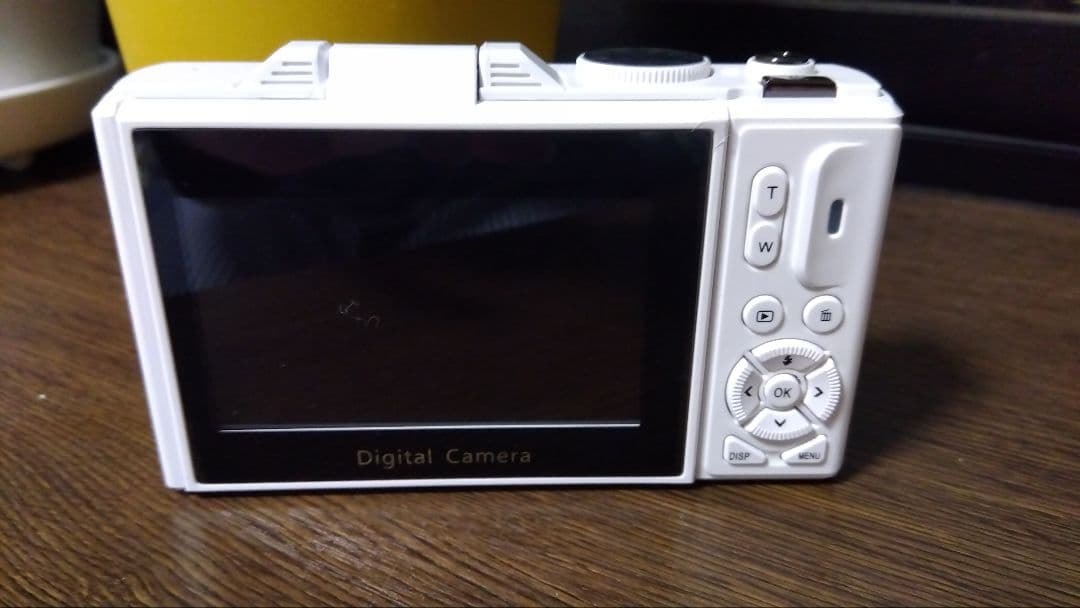 【ほぼ新品】デジカメ白（写真・動画撮影可）5K7500万画素