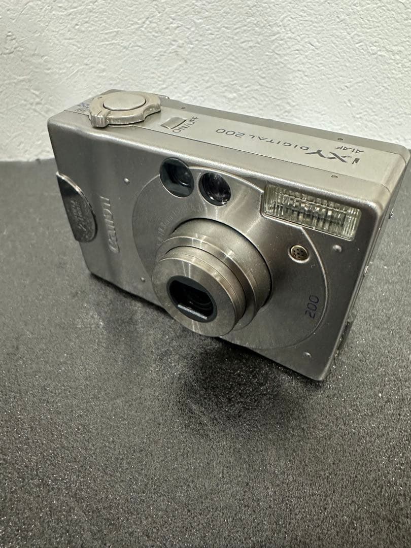 お散歩撮影にどうぞ。エモい200万画素Canon IXY DIGITAL 200