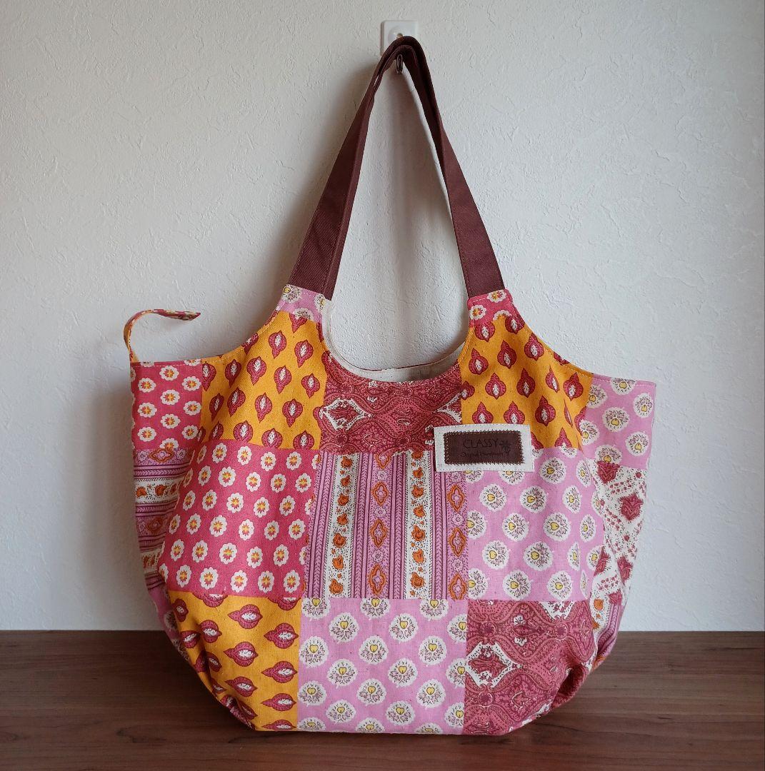 フォルムが可愛いトートバッグ*ハンドメイド　綿麻キャンバス　パッチワーク柄M
