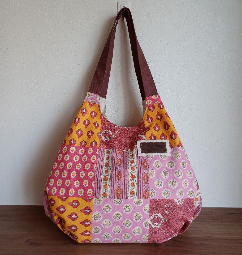 フォルムが可愛いトートバッグ*ハンドメイド　綿麻キャンバス　パッチワーク柄M