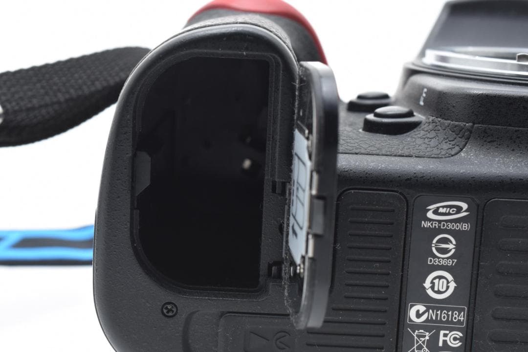 超美品 ニコン D300 ショット数 11,427枚 デジタル ボディ H207