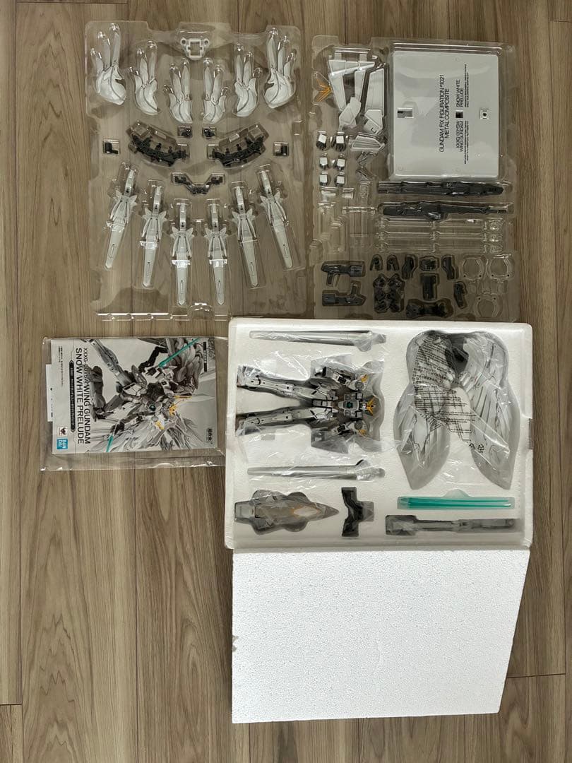 コミック・アニメ Wing Gundam  White Prelude