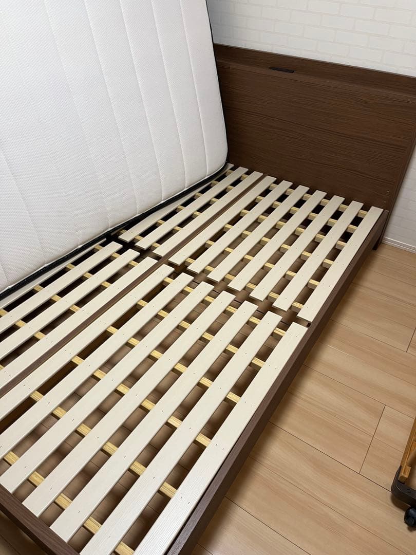 【千葉県四街道市で引取可能な方】ダブルベッドフレーム　ニトリ 収納コンセント付き