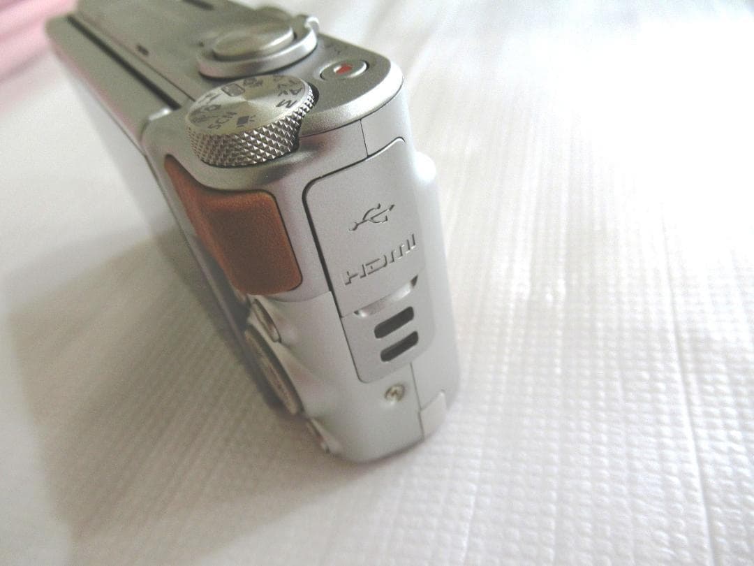 新品未使用　キャノン　PowerShot SX740 HS　デジカメ　シルバー