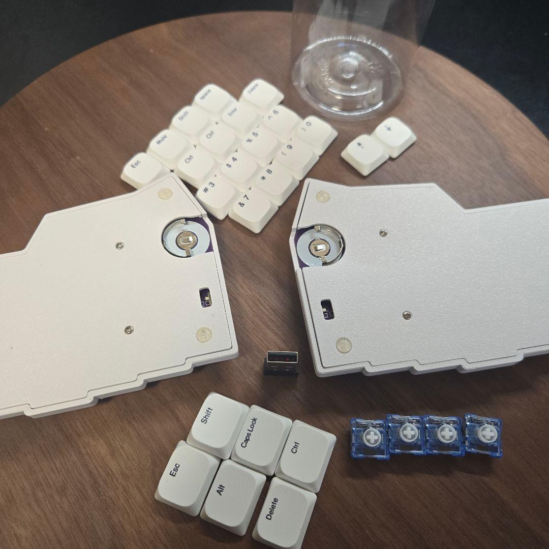 左右分割キーボードワイヤレス 静音 ロープロファイル corne v4.1