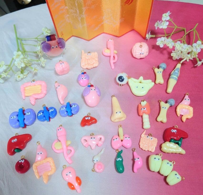 脊椎　手作り　臓器　キーホルダー