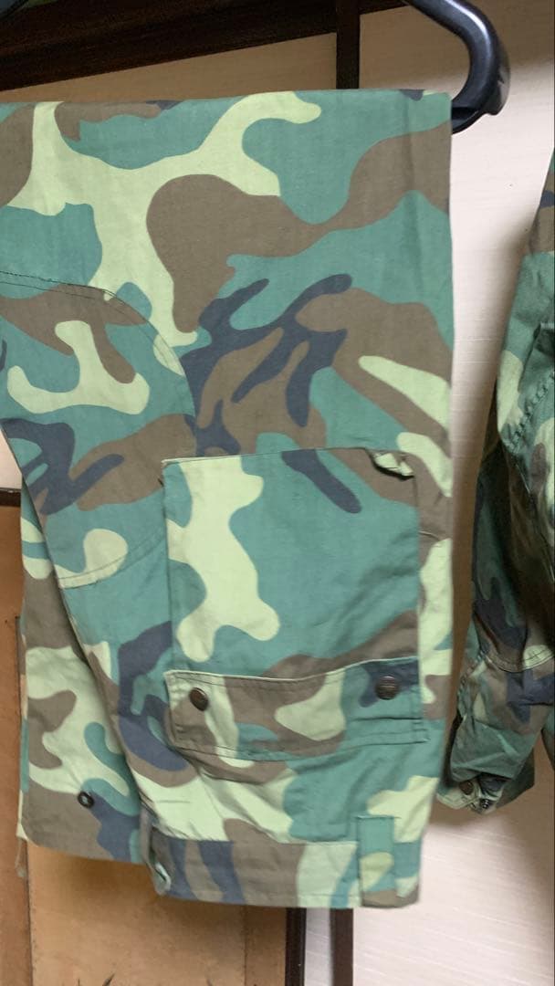 1990年代中国武装警察の上下制服　ベルト付き　迷彩服・パンツセット 緑系迷彩