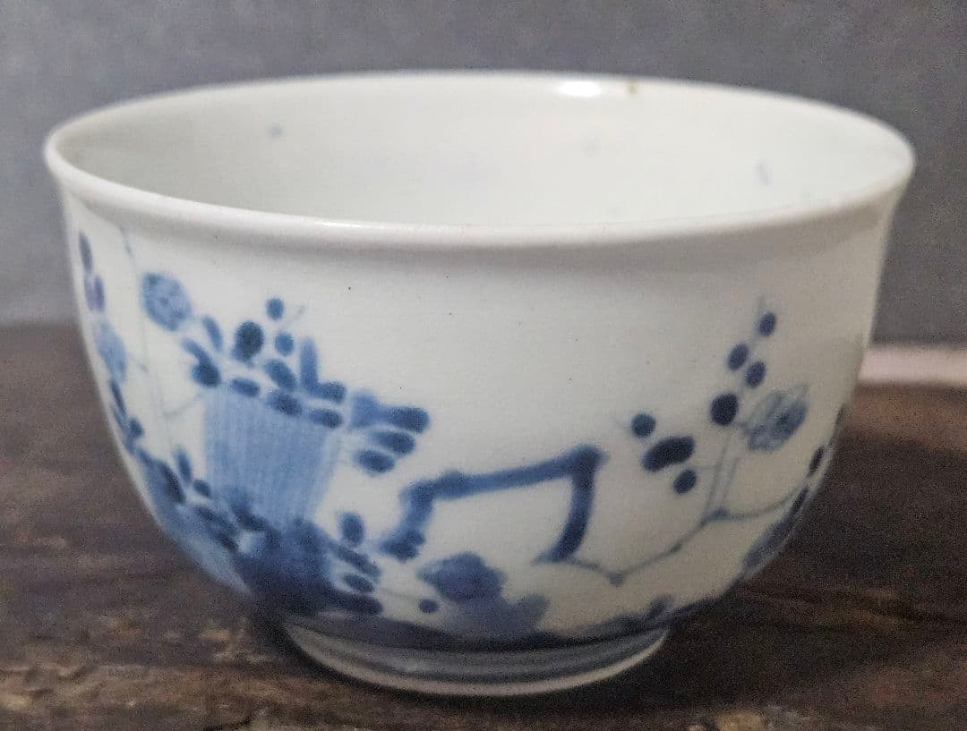 江戸時代中期　古伊万里　柿右衛門様式 染付　竹梅花の図　吉祥図柄　碗　ころ茶碗