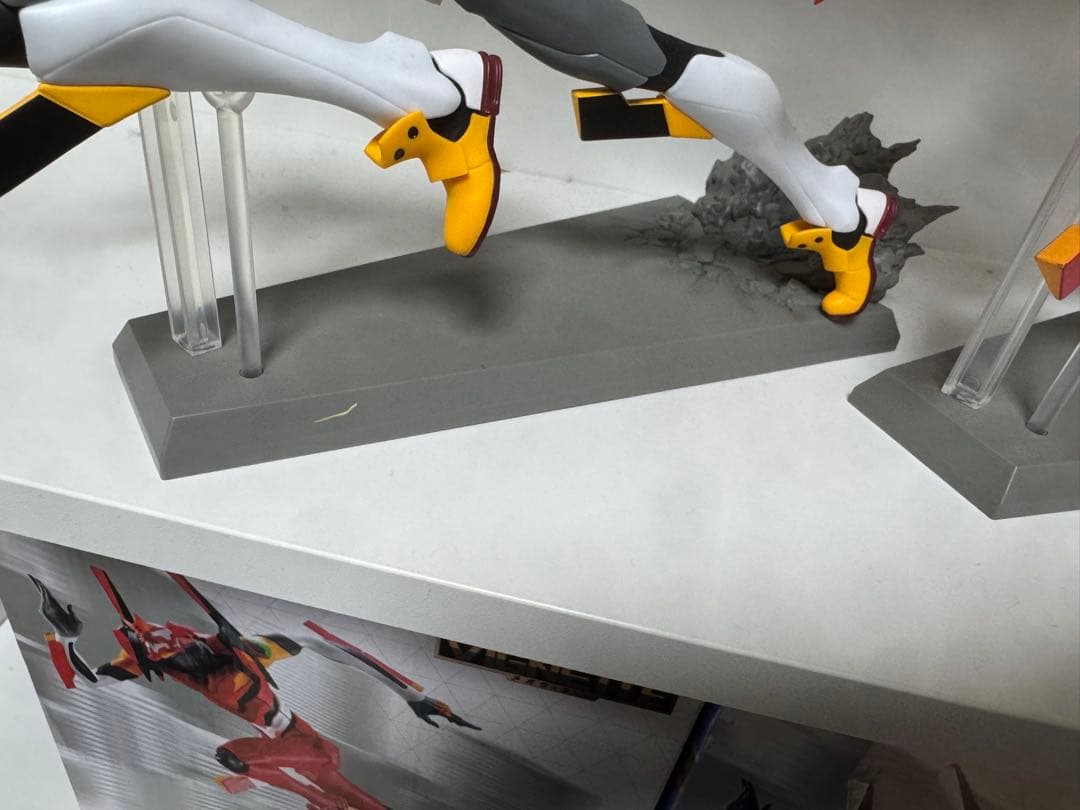 一番くじ　エヴァンゲリオン　全力疾走フィギア箱付き　零号機と２号機