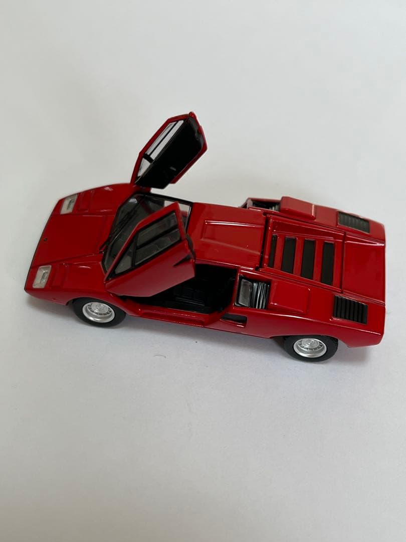 トミカリミテッドヴィンテージネオ　ランボルギーニ カウンタック　LP400 赤