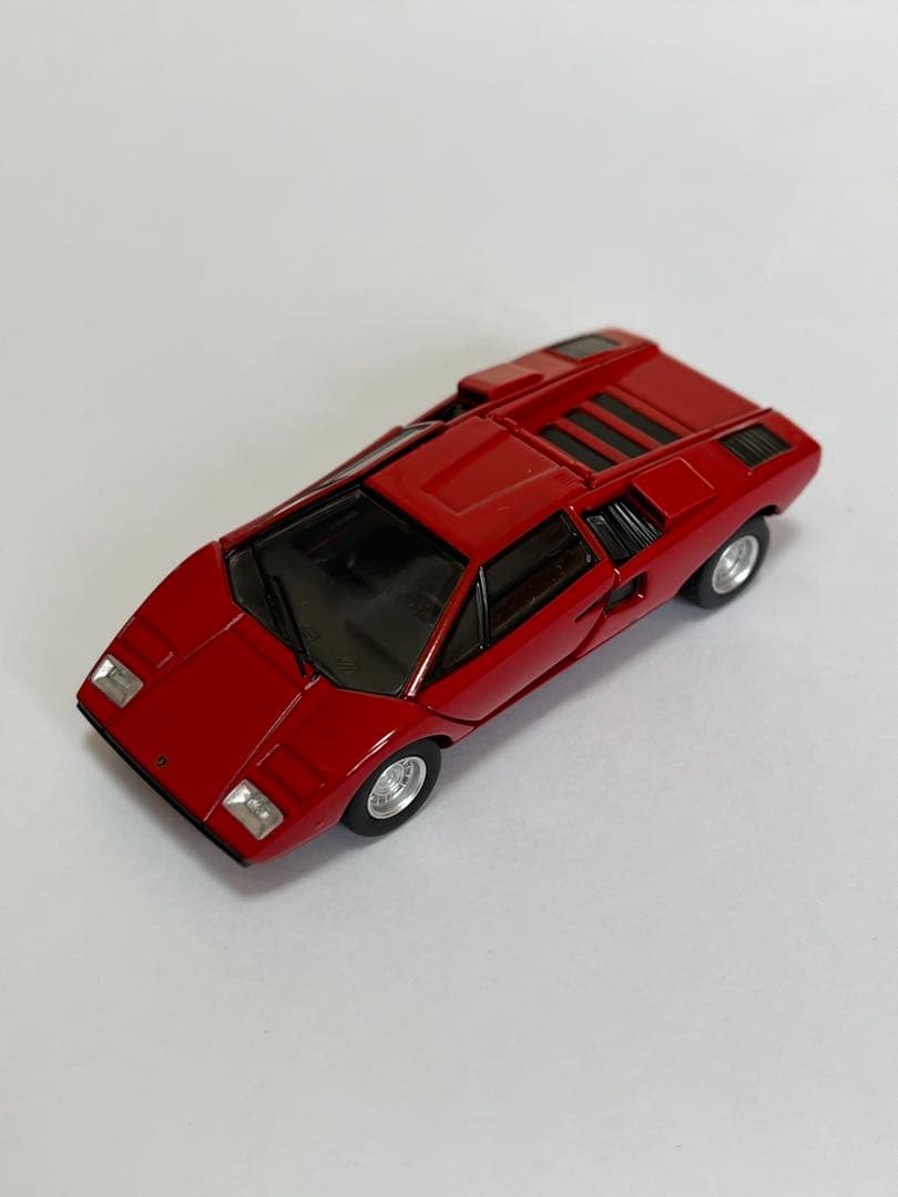 トミカリミテッドヴィンテージネオ　ランボルギーニ カウンタック　LP400 赤