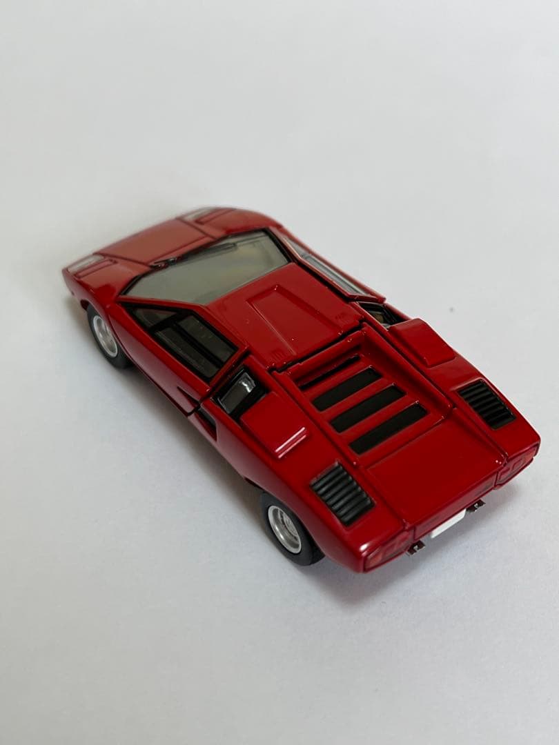 トミカリミテッドヴィンテージネオ　ランボルギーニ カウンタック　LP400 赤