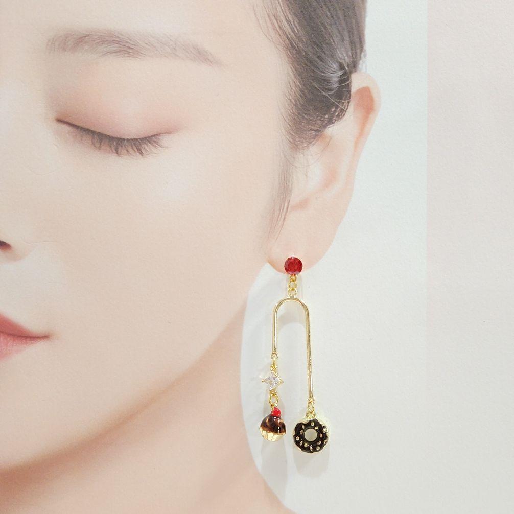 １点のみ♡大人のティータイム✨️ドーナツとカップケーキのキラキラ天秤ピアス♡