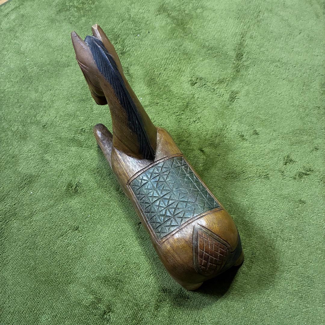 木製馬の置物 幾何学模様付き