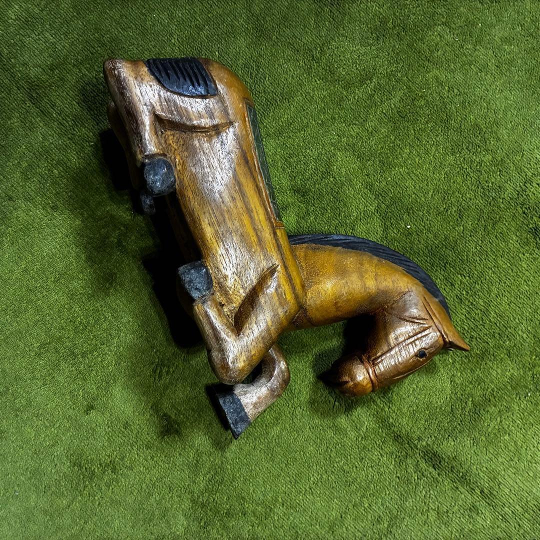 木製馬の置物 幾何学模様付き