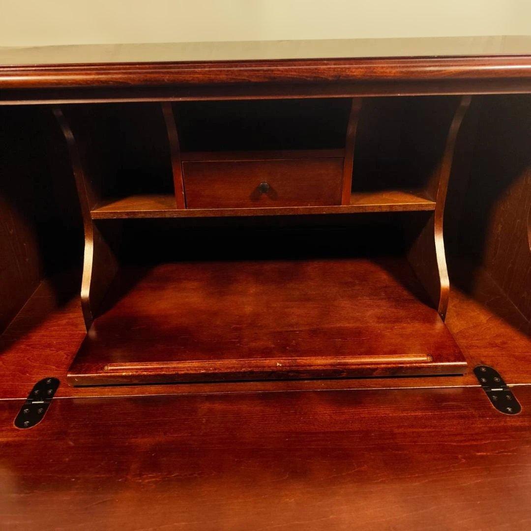 希少モデル カリモク家具 ライティングビューロー 気品ある脚付きデザイン