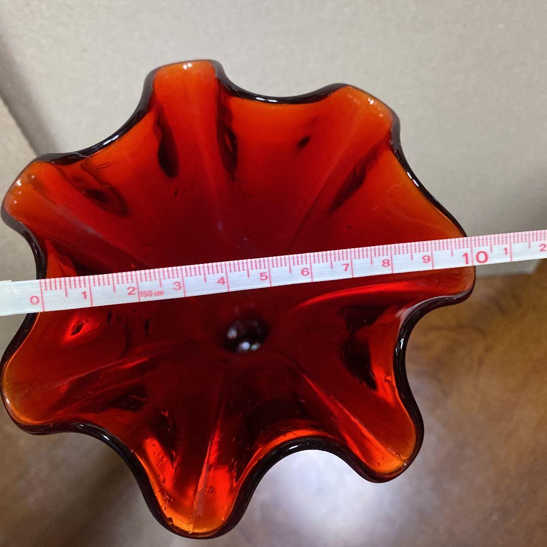 ガラスのレトロな花瓶。