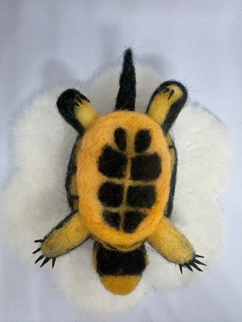 羊毛フェルト　ハンドメイド　キボシイシガメ