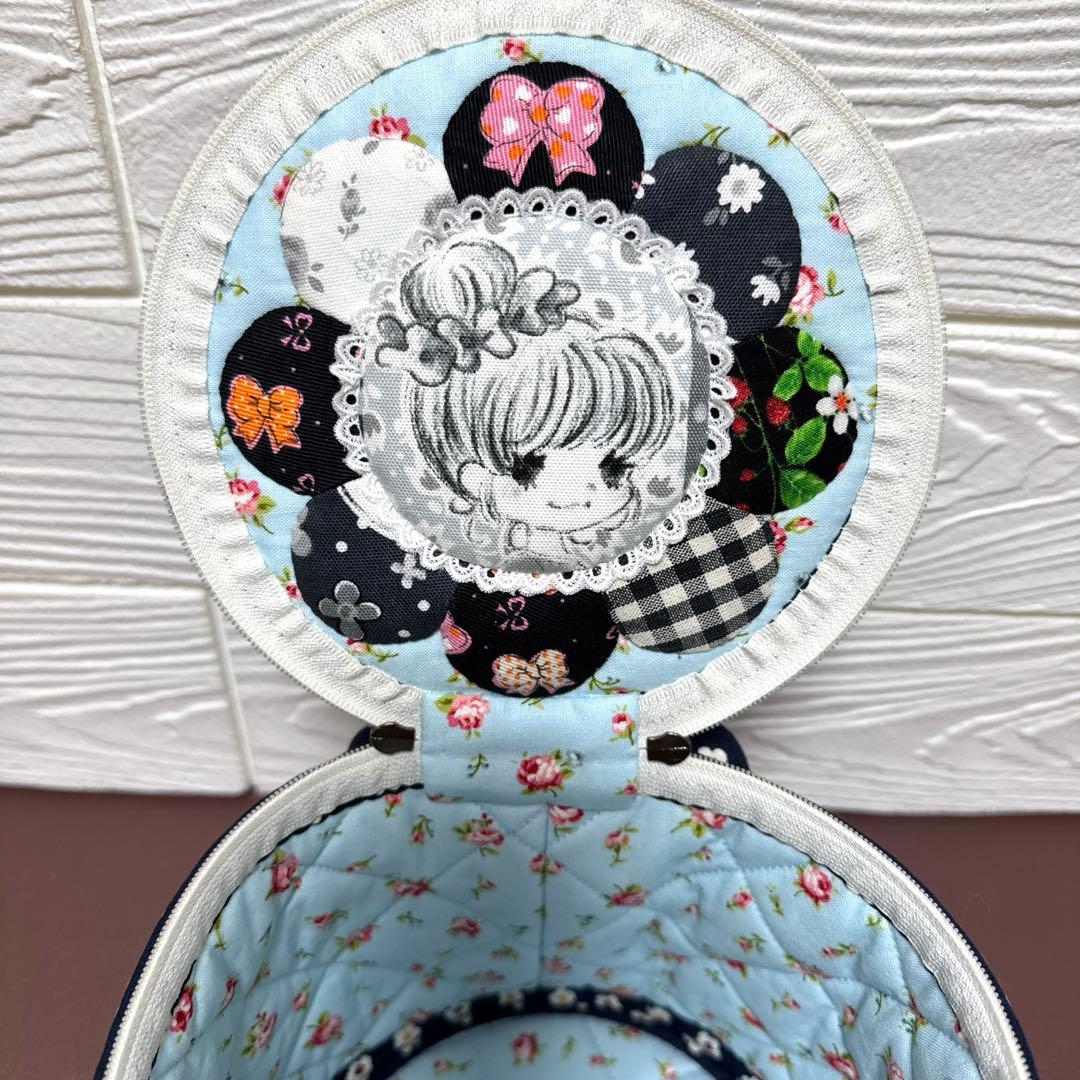 ウサギ様・バニティーポーチ