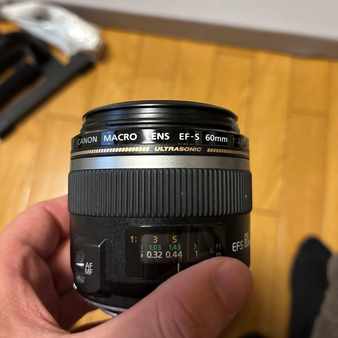 CANON EF-S 60mm f/2.8 マクロレンズ