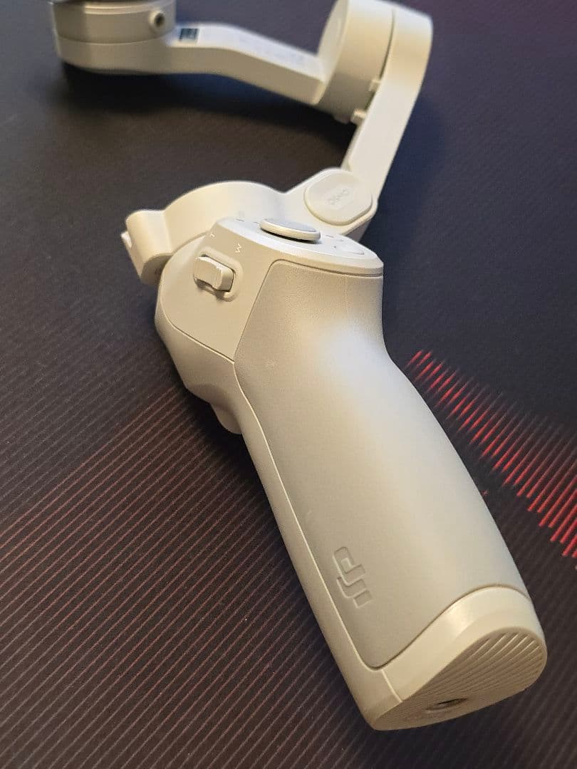 【美品】DJI OM 4 スマートフォンスタビライザー ショルダーバッグ