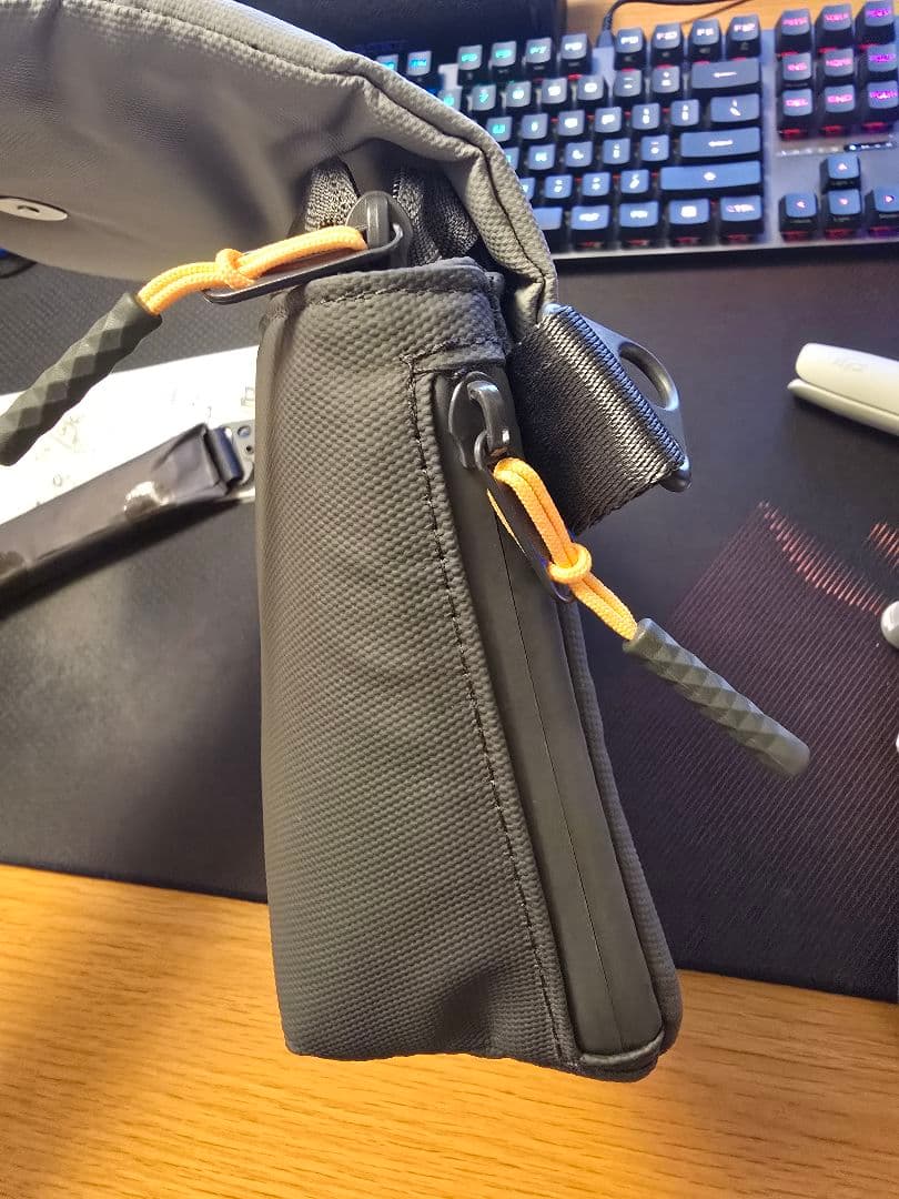 【美品】DJI OM 4 スマートフォンスタビライザー ショルダーバッグ