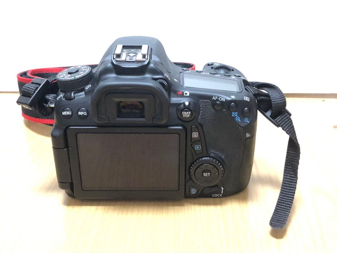 ★ EOS 70D 本体 Canon 一眼カメラ ★