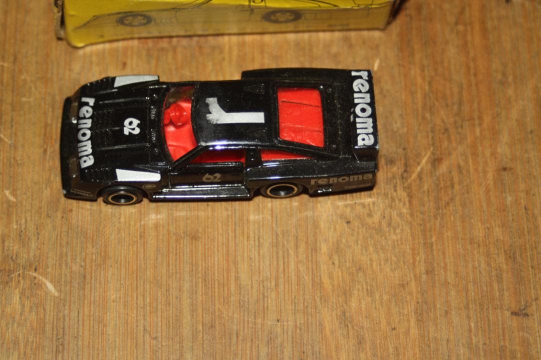 トミカ 　絶版　セリカ ターボ 1/68　本体美品　箱イタミ