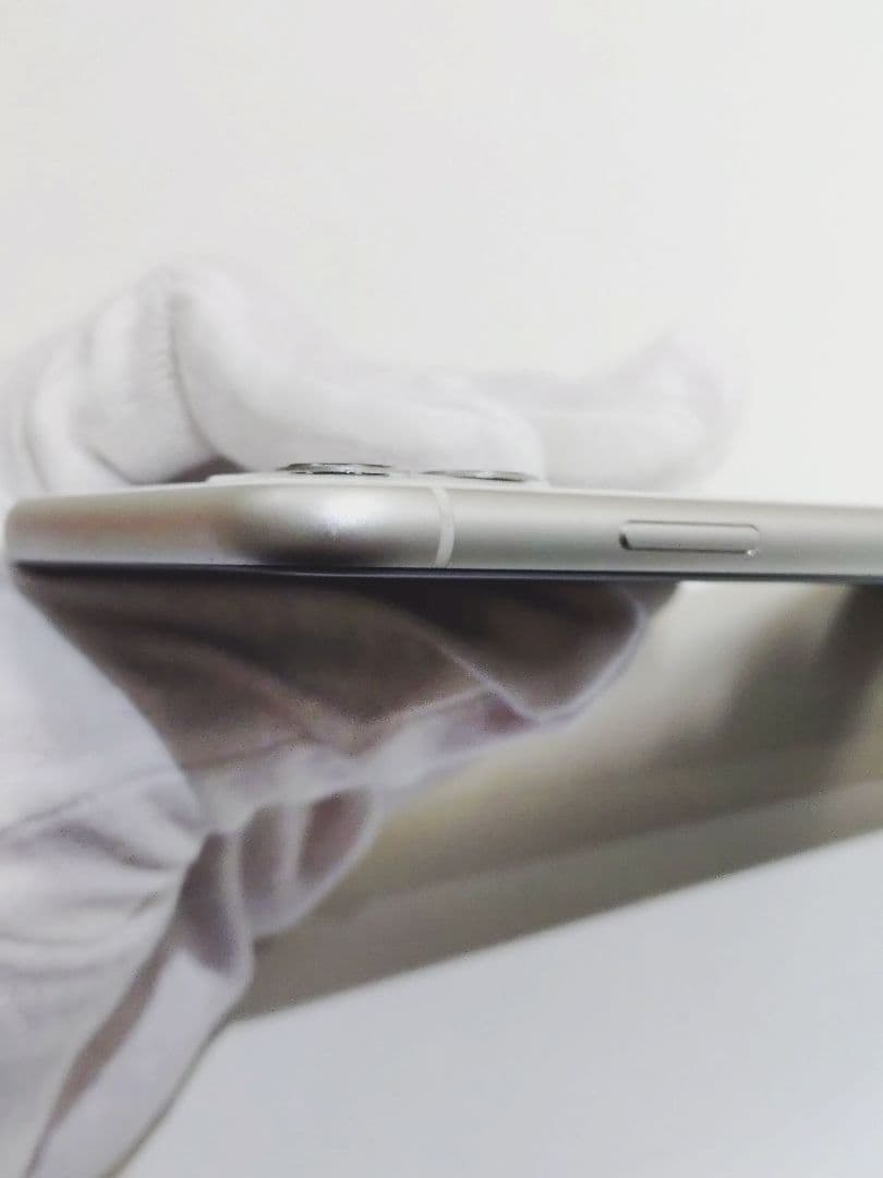 4-560 iPhone11 64GB　ホワイト　本体　SIMロックあり