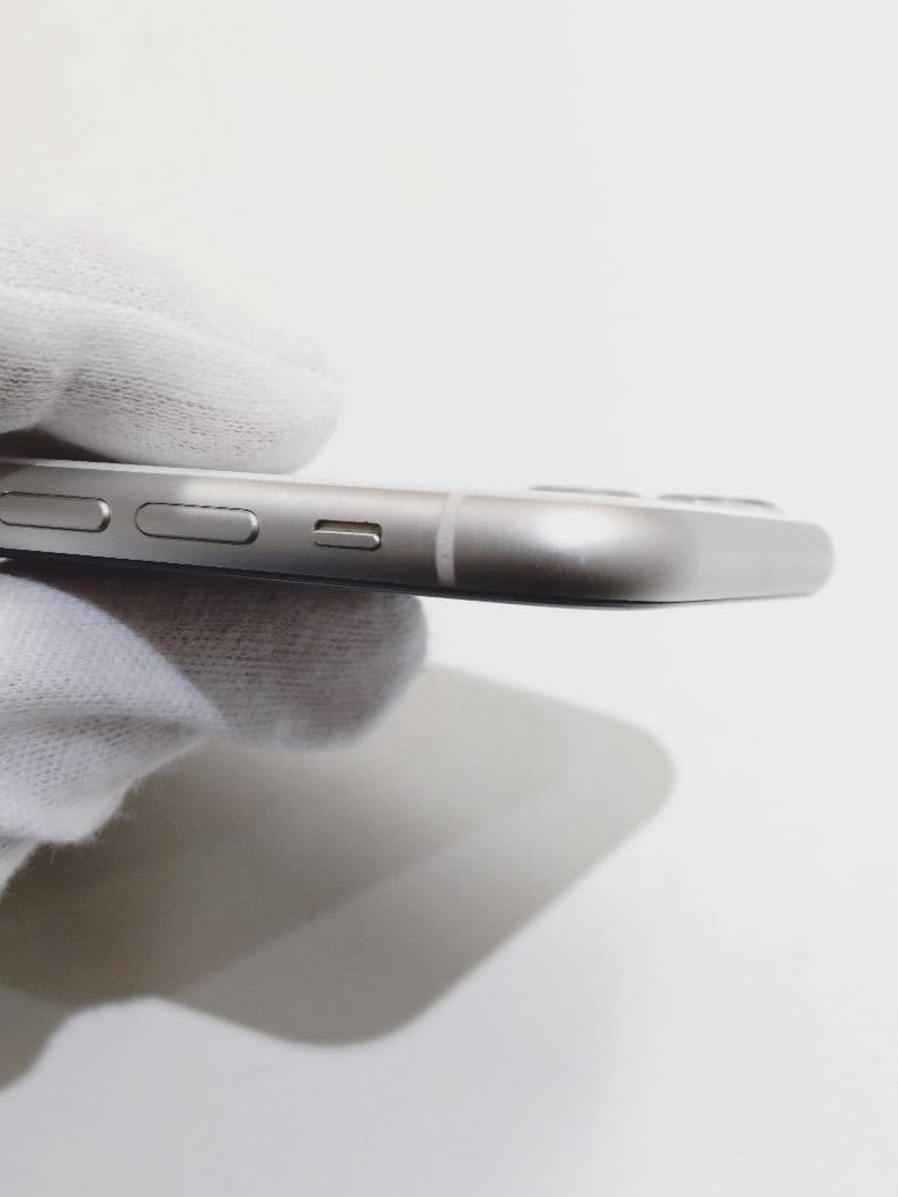 4-560 iPhone11 64GB　ホワイト　本体　SIMロックあり