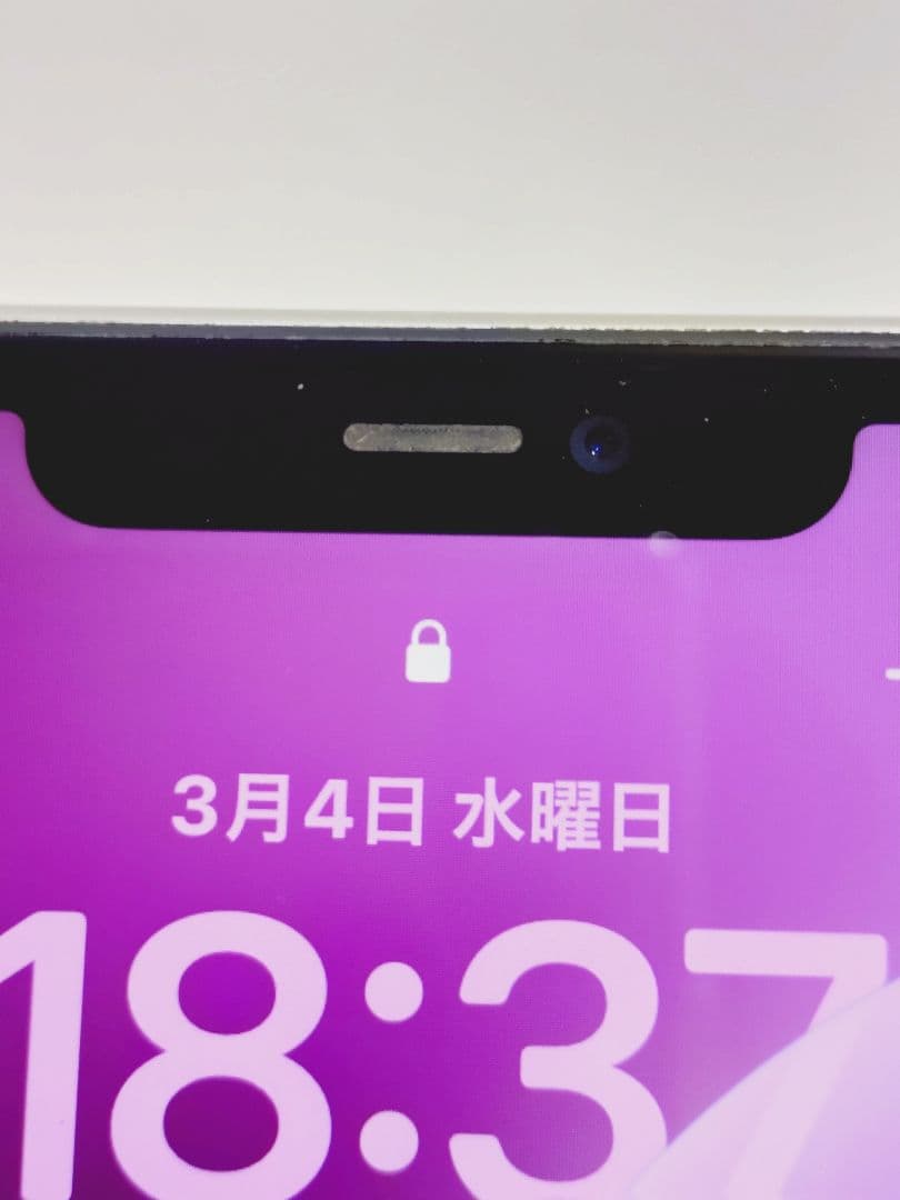 4-560 iPhone11 64GB　ホワイト　本体　SIMロックあり