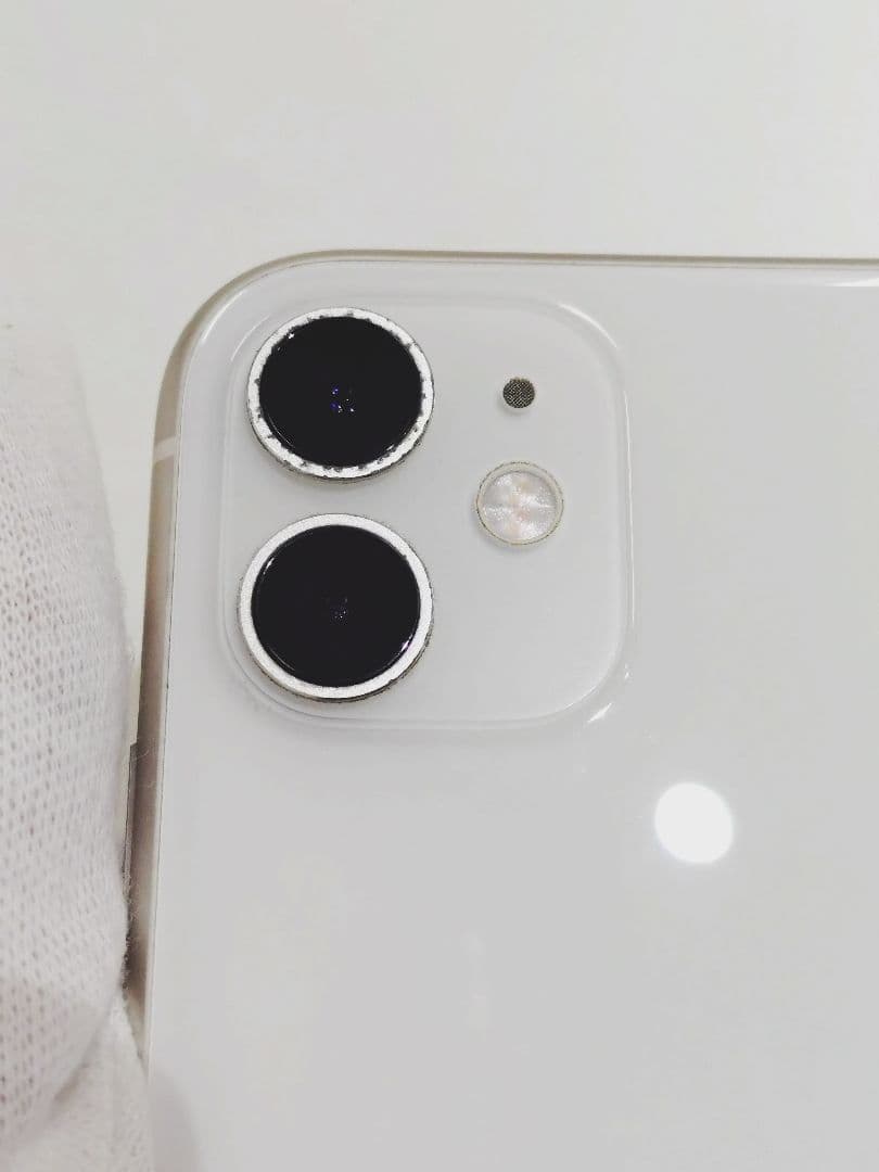 4-560 iPhone11 64GB　ホワイト　本体　SIMロックあり