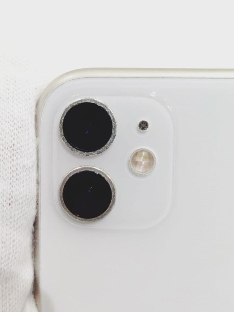 4-560 iPhone11 64GB　ホワイト　本体　SIMロックあり