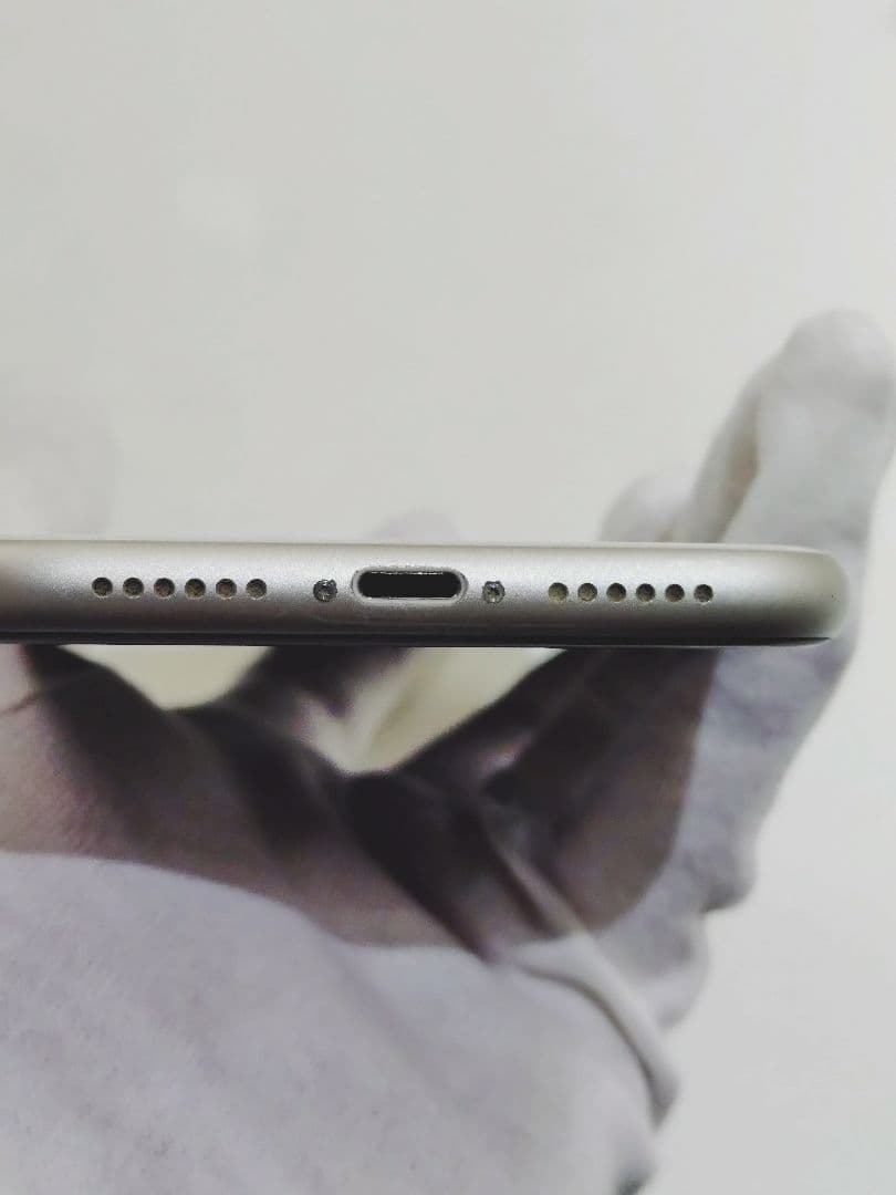 4-560 iPhone11 64GB　ホワイト　本体　SIMロックあり