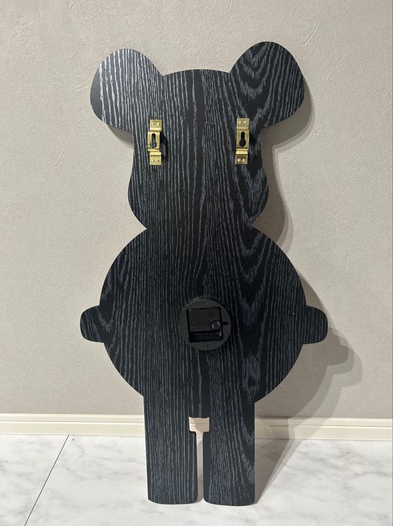 おしゃれなくまの壁掛け時計