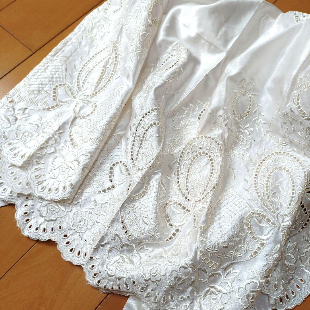 【新品タグ付き】桂由美　フリルレース　刺繍エプロン　白　高級感