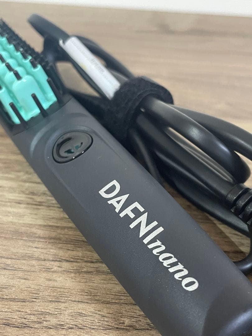 【極美品】DAFNI nano ブラシ型ヘアアイロン