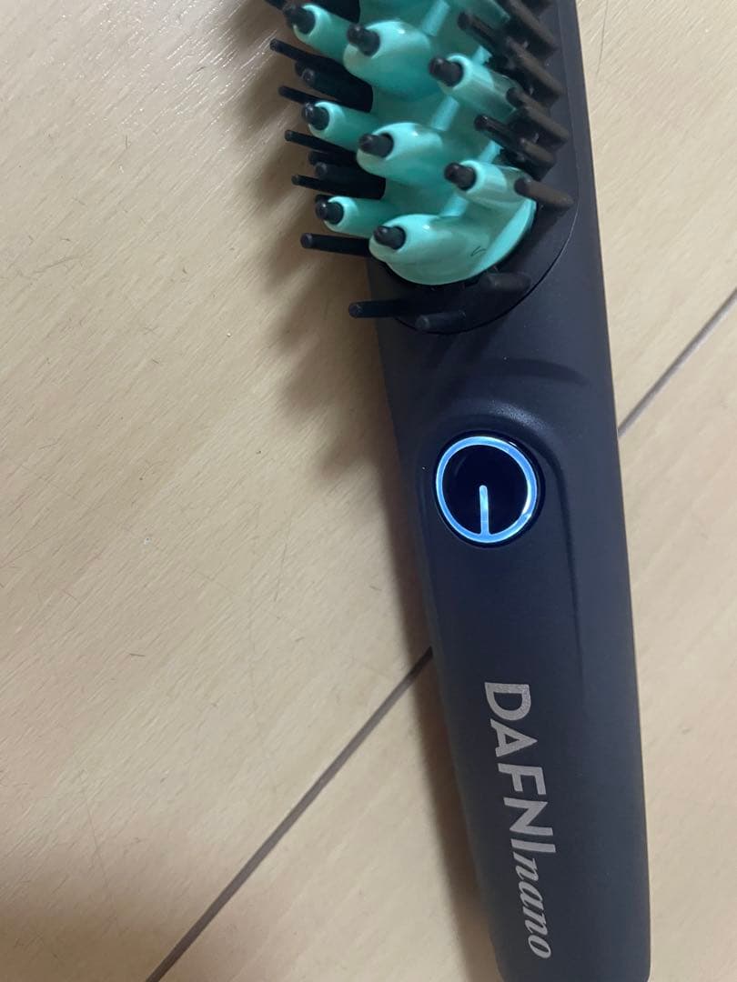 【極美品】DAFNI nano ブラシ型ヘアアイロン