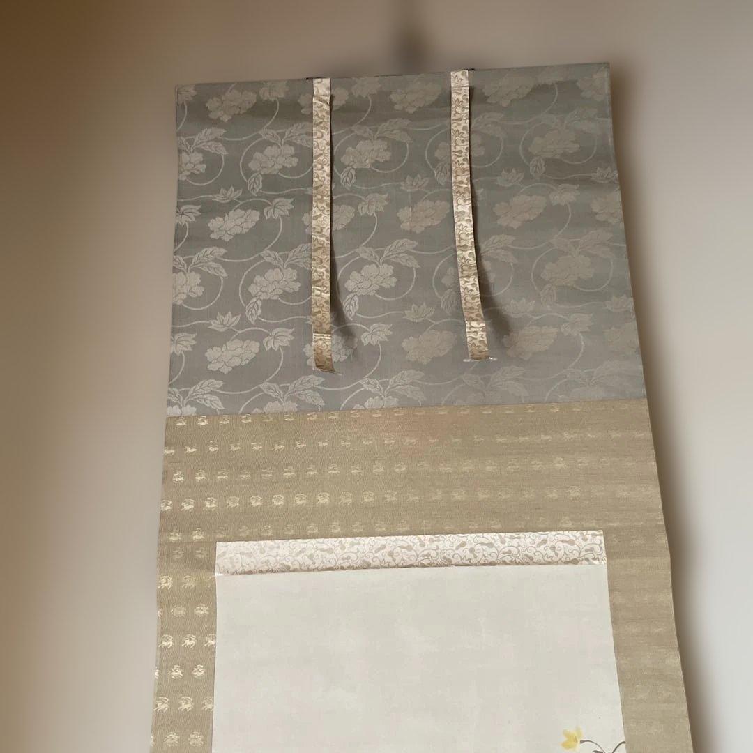 2軸セット　「しだれ桜」　「花と鳥」の掛軸 木製収納箱付き　山梨県の有名画家