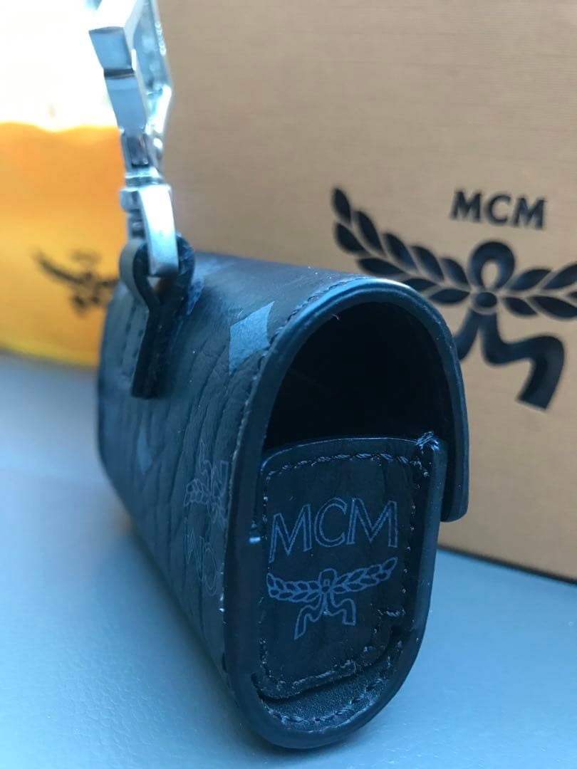 MCM 日本限定 クレヨンしんちゃん AirPods ケース シロ